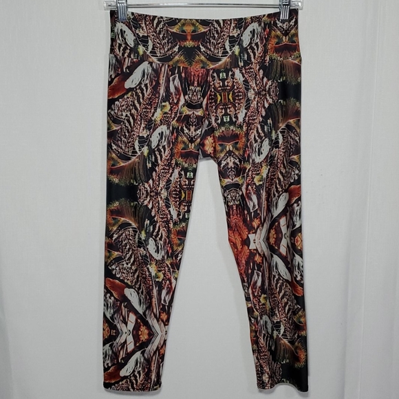 Onzie Jamaica Feather Print Capri Workout Leggings - Picture 2 of 8